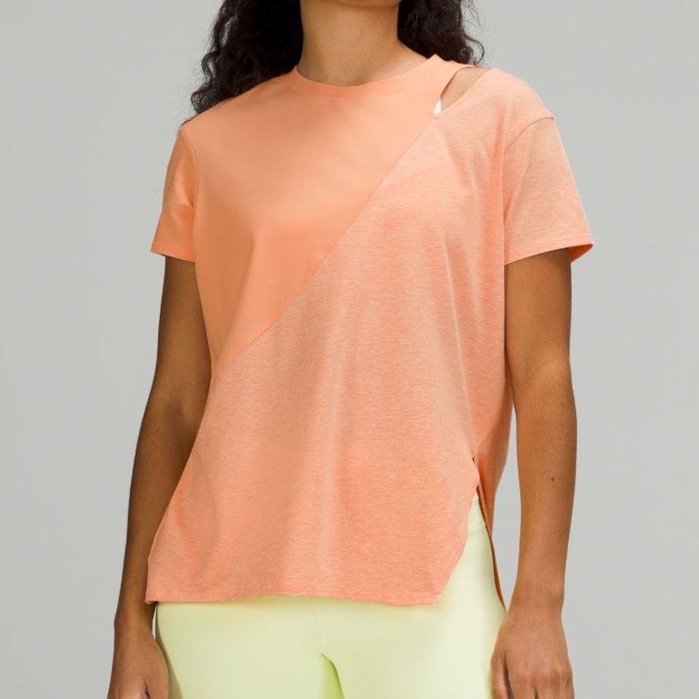 Lululemon LA Relaxed Tee EUC Size 12 - Picture 3 of 6